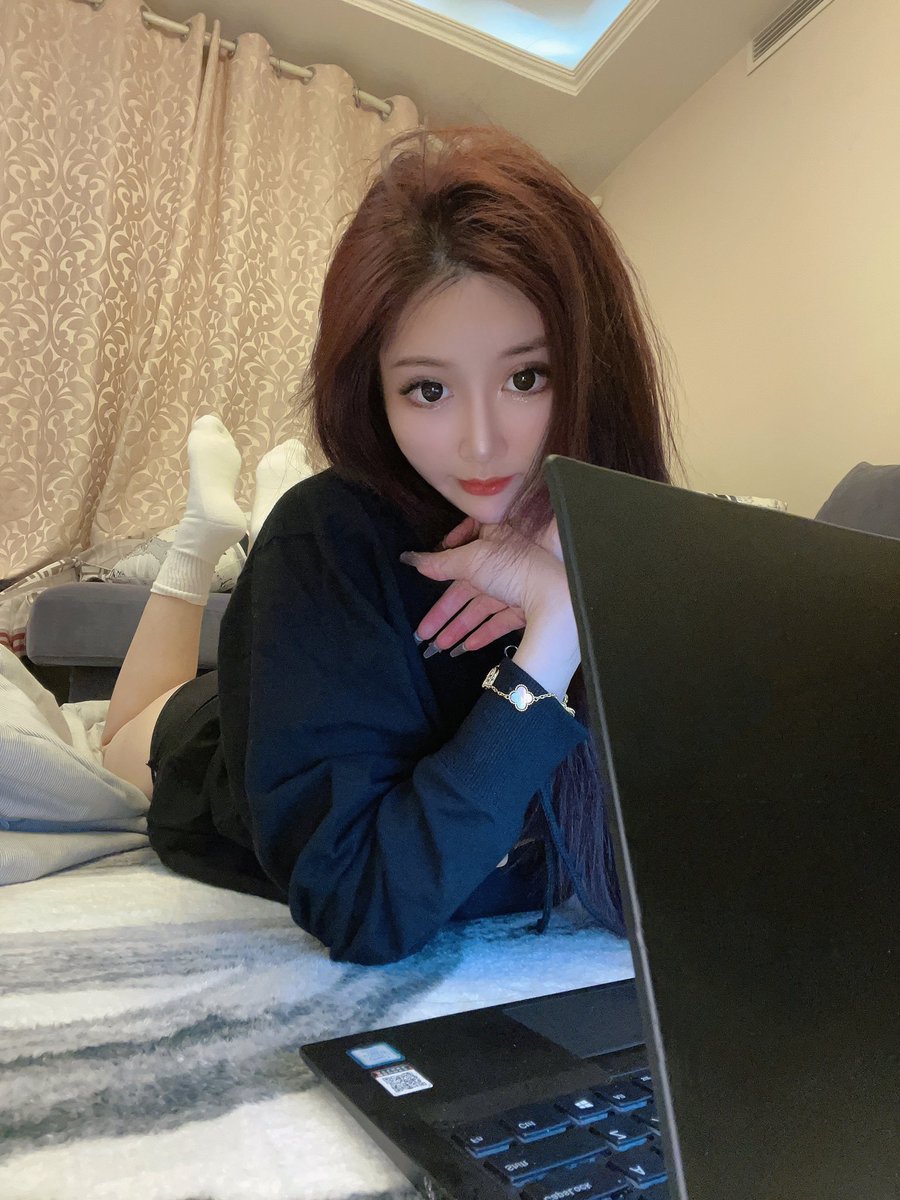 ximanctc's tweet image. 贝卡酱表示需要“比才招亲”招聘男朋友一枚，能陪她过圣诞的，报名方式为提交你的一条“才艺”视频或图片，证明你足够有才/财。
持有whiko的优先入选决赛圈，比赛开奖为12月23日。
冠军奖品为：贝卡酱一枚
鼓励奖：贝卡酱vx联系方式
@xbaecca