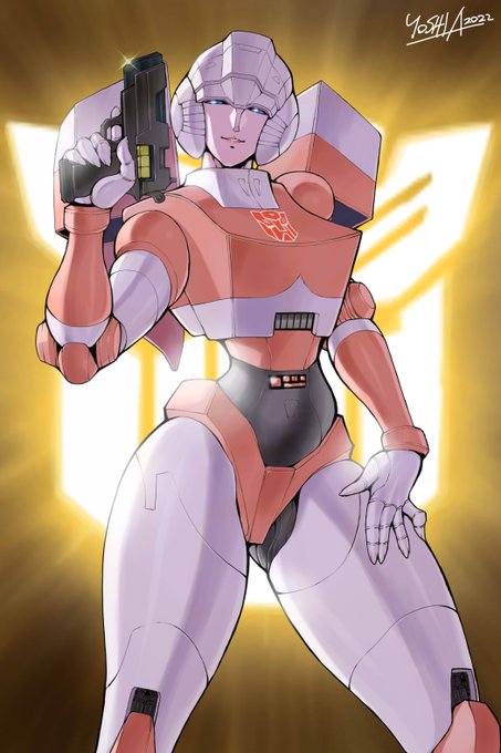 #トランスフォーマー 
#Transformers
来年のトランスフォーマー映画のアーシー、良い感じですね。
そんなわけで初めて今年描いたアーシーです。
そしてメディック版。 