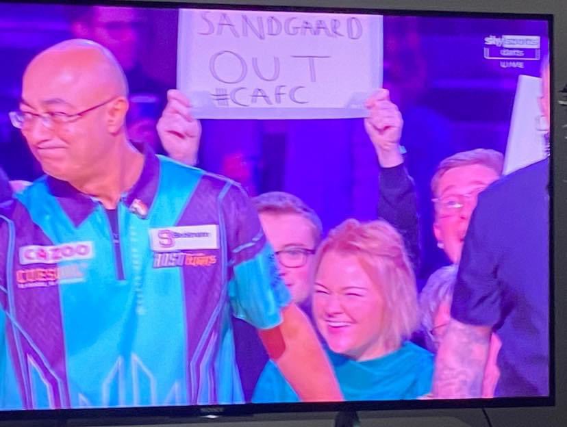 crimp_it's tweet photo. Thereโs @CafcBen2021 at the darts ๐ด๐๐ผ https://t.co/t4BMANHjCR