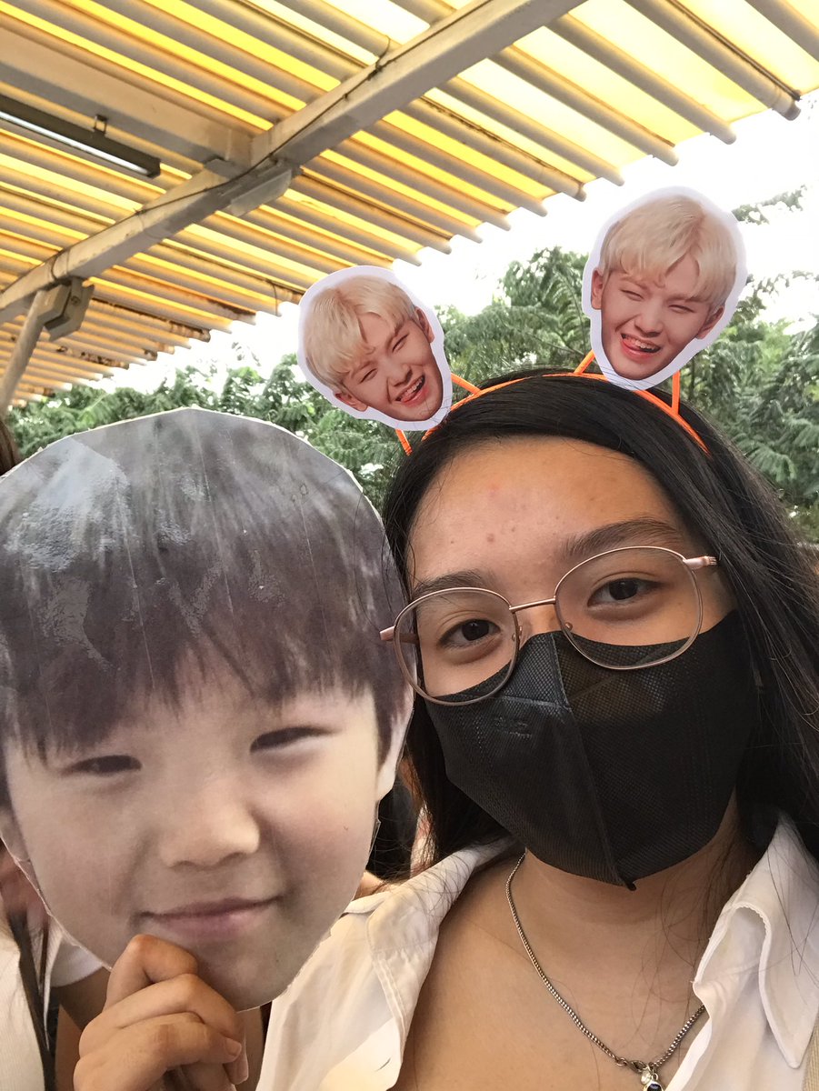 eagbada_'s tweet photo. 1st concert koto sa buong buhay ko tas ganto experience talagang makaka ulit ka talaga!! Nasaksihan ang unli aju nice!! THANKYOU SOMUCH @pledis_17 BEST NIGHT EVER 😭🧡 Will seeyou again soon!!

#BeTheSuninBULACAN 
#BeTSinBULACAN https://t.co/b1ha8euctG