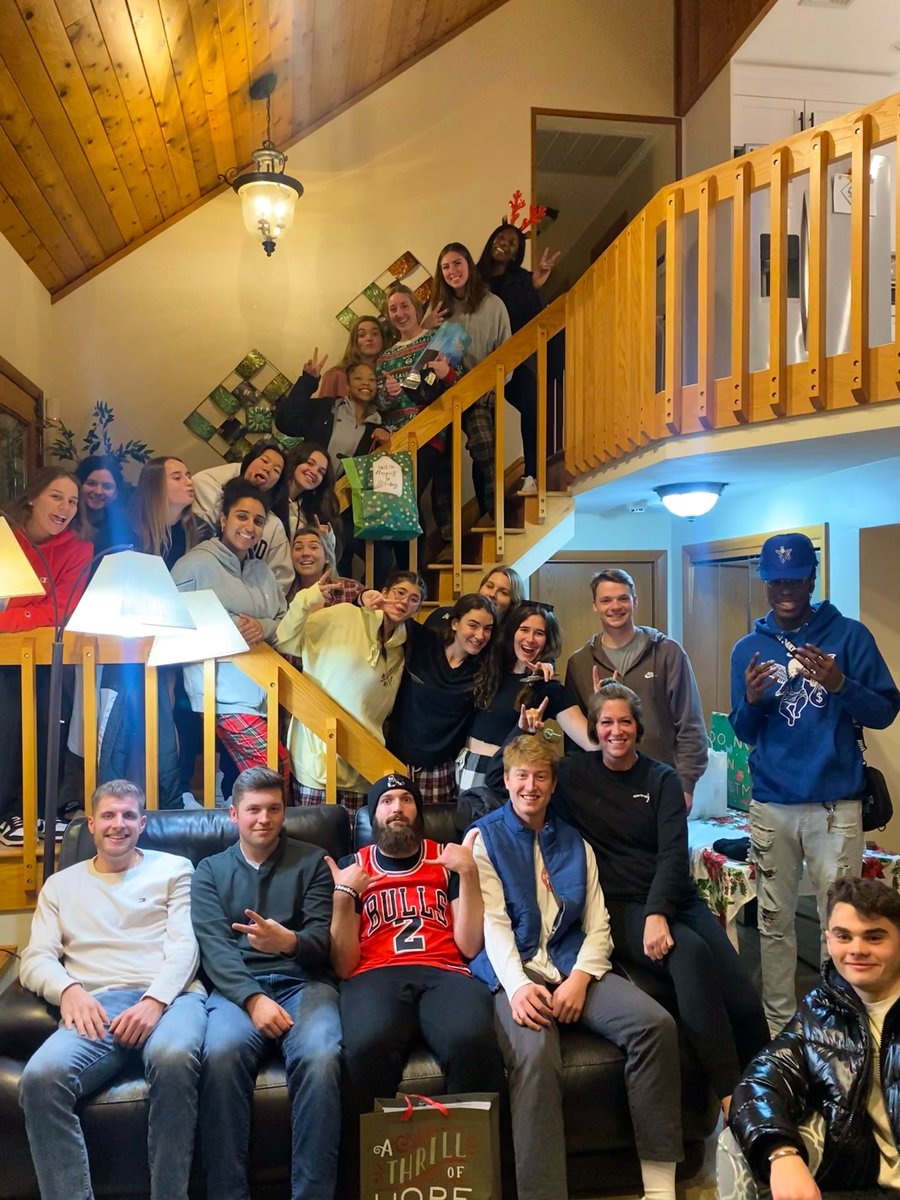 The 2022 Women’s Basketball Christmas party, which included Staff, players and male practice players. Have a great Christmas and New Year everyone!! 😁😍