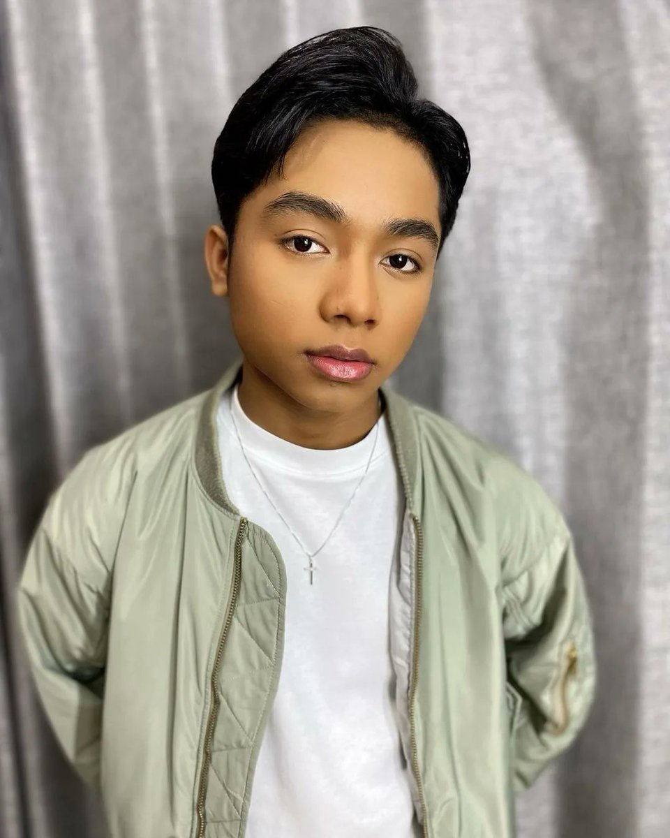 OnlyOnsuFamily's tweet photo. Kk onyo @betrandpetoputraonsu ✨
Make up & hair by Me#ys
Approve @heidyhellena
@mop.management
Repost @ys_yuyunsaputra
#mymakeup
#mymakeupwork
#mopmusic
#betrandpetoputraonsu https://t.co/zcNUbRRf75