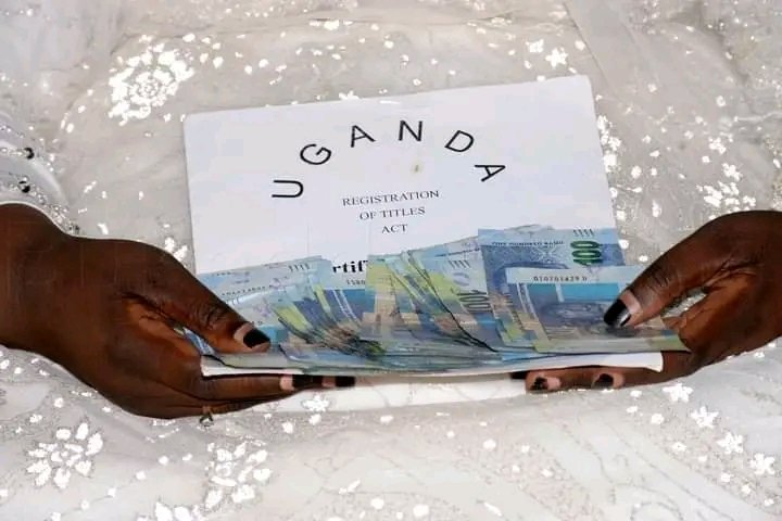 JorvanCarrotic's tweet image. Acram gives Kulthum Amahare of a plot of land in Kyanja including a bungalow.🙄🤔
#Congratulations  🥰💃🤣