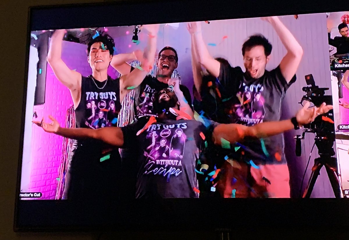 SarahEowyn's tweet photo. Throwing of my sleep schedule 3 days before my finals to watch #withoutarecipelive at 2am & totally worth it! This was so much fun(Kwesi is such a great addition)& to get a bts look with Rachel was so interesting!
So happy for the guys & can’t wait to see what’s next!
@tryguys https://t.co/8hz3wWXYGg