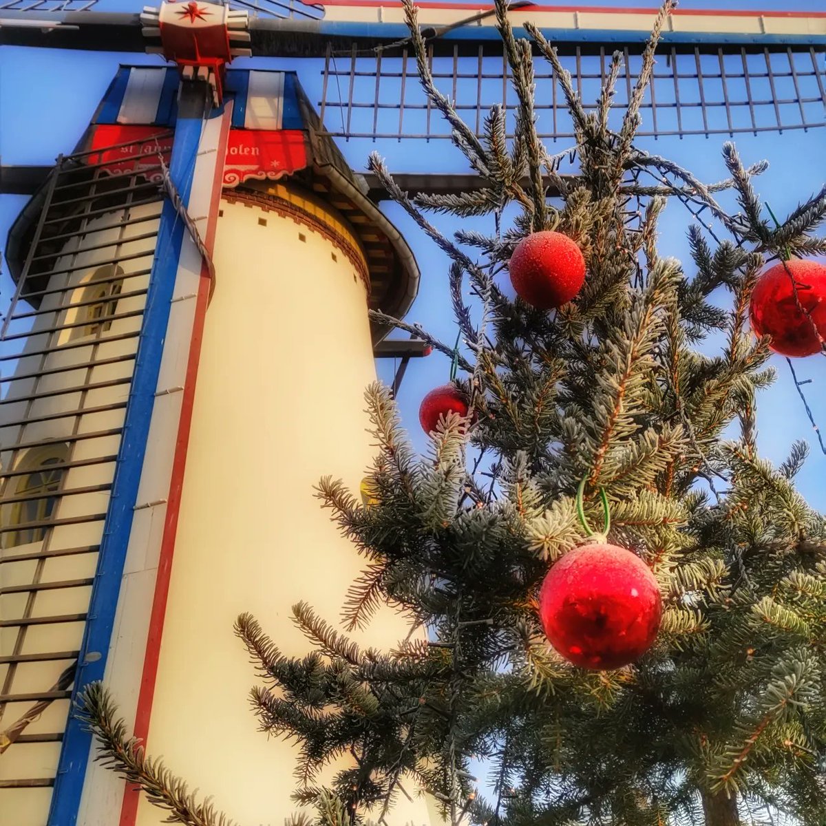 De vrijwilligers van de Annamolen Keent in Weert wensen iedereen Fijne Feestdagen. #Weert #Limburg #KempenBroek #MagjeZien #InWeert