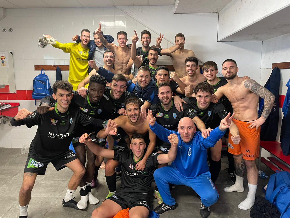 UDBarbadas's tweet image. 🏁 Final no #Carballo

🔴 #Atios 1 (Yago, de penalti)

🔵 #Barbadás 3 (Toño, Nespe e Isma)

💪🏻 Destacados: Aitor polos locais e Nespereira polos nosos | Asaltamos o liderato ante un dos mellores equipos da categoría #FebreAzul