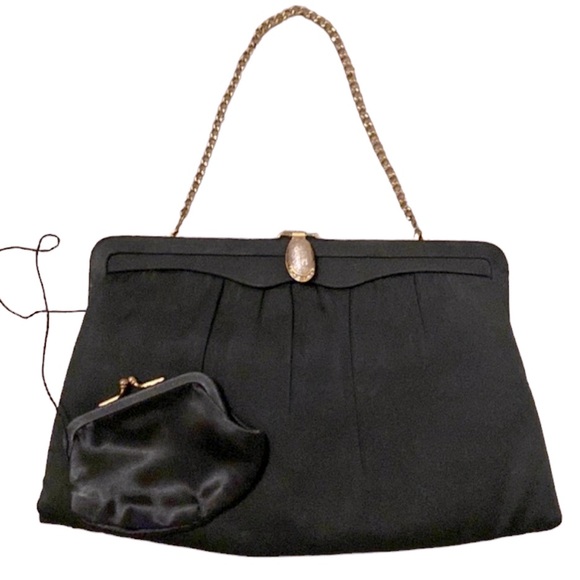 lizzard843's tweet photo. So good I had to share! Check out all the items I'm loving on @Poshmarkapp #poshmark #fashion #style #shopmycloset #blueblush #afterfive #bananarepublic: https://t.co/AVrzU74mix https://t.co/rtinu1zpMK