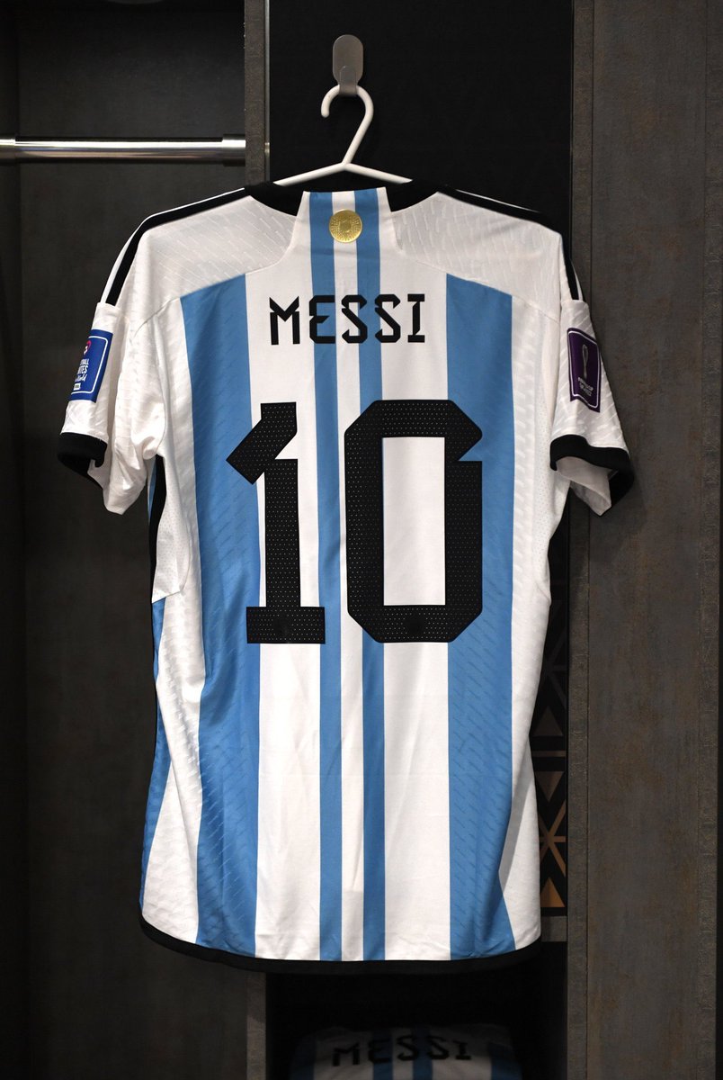 JotaFlx's tweet photo. Si hoy Lionel Andrés Messi Cuccittini levanta el trofeo de la Copa del Mundo, sorteo 50€ entre los que me sigáis y deis RT a este tweet. 

El destino está escrito, Leo lo va a hacer. 

🇦🇷🏆🇫🇷 https://t.co/Bpk8ic1NZZ