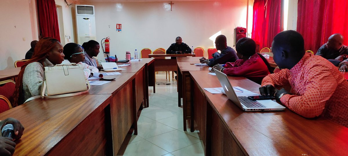 neya_berenger's tweet photo. 2ème jour: Samedi 17 Décembre 2022
•Communication de #Abdoul_Karim_Bande sur l'estime de soi lors des #RYLA_OUAGA2022
#RylaBf
#leadership
#paix
#youth4peace
#rotarybf
#district9101 https://t.co/MlX6WPYmSL