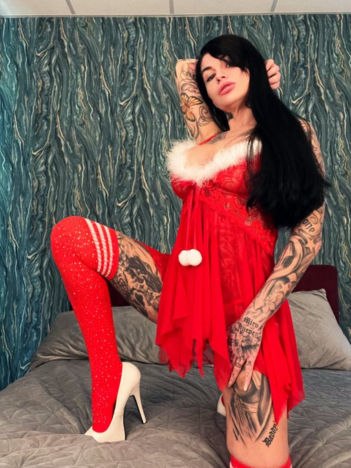 Wie findest Du das Outfit? https://t.co/ygfJl3VfDm