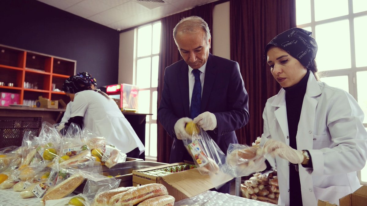Her şey eğitimle başlar…
Bu yıl Arguvan Belediyesi olarak ilçemizdeki ilkokullara kahvaltı dağıtmaya başladık. 
Ülkemizdeki gelir adaletsizliği ve her geçen gün kötüye giden ekonomik koşullarda çocuklarımıza faydalı olabilmek bizim için en büyük mutluluk kaynağıdır.