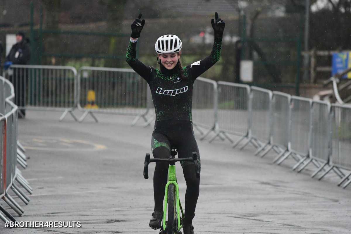Ella Maclean-Howell, first year senior destroys her rivals with a stunning solo win at #NationalTrophy #Barnoldswick #cyclocross #elitewomen