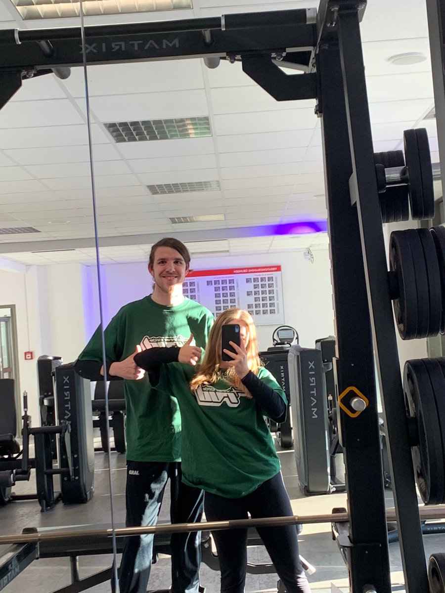 Caro On Twitter wer Toni Merch Tr gt Ist Automatisch GIGACHAD caro-on-twitter-wer-toni-merch-tr-gt-ist-automatisch-gigachad