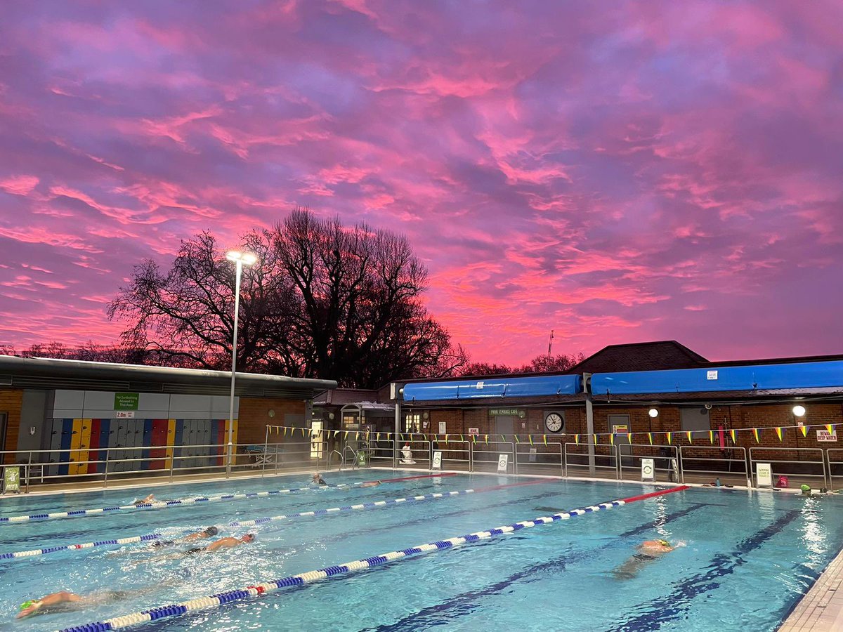 Who was up to see this sky? #londonfieldslido #sunrise #purplesky