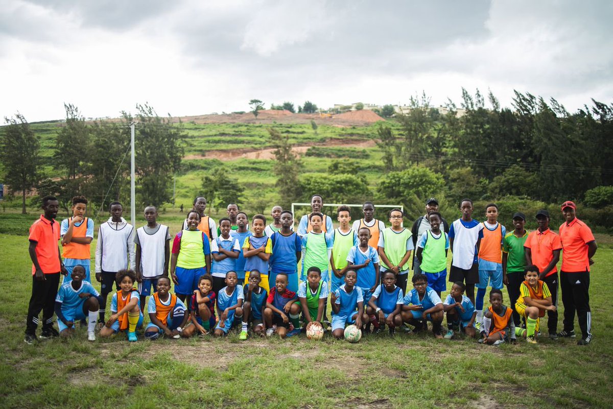 ggfa_rw's tweet photo. Meet our squad! ⚽️ A quick look at some of our players and coaching staff after an amazing workout session 💪

#GGFA #MeetTheSquad #TrainingSession #Kigali #Rwanda https://t.co/QIKztmPIfI