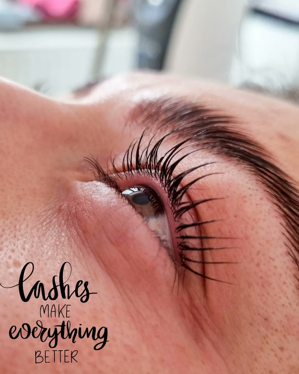 SkinByRoxy's tweet photo. Is it just me or does a lash lift look way better than those fake lashesh everybody keeps trying to stick to their eyes? https://t.co/1lA4zMbC6T