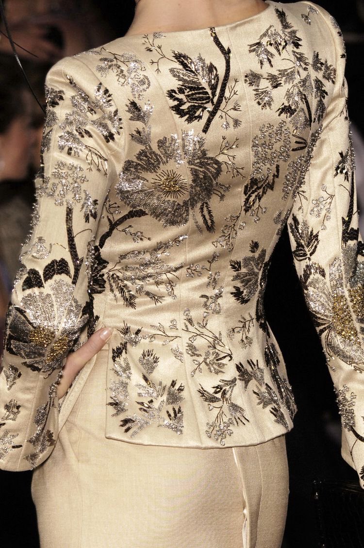 💫Alteration traditional spécialiste💫
#traditionalalgerian #irishalgerian #costume #tailor #dublin #lucan #velvet #goldembroidery #classy