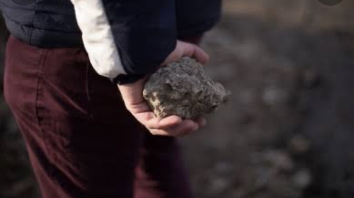 Ano kamo father Nongnong si Joma parang si Kristo?

Lapit ka nga dito Father Nongnong at may sorpresa ako sayo.😤🤭