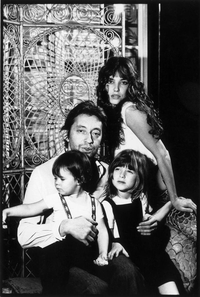 HafedhHemayed's tweet photo. "Quand on n'a pas ce que l'on aime Faut aimer ce que l'on a."#SergeGainsbourg
ici avec  #JaneBirkin, #CharlotteGainsbourg et #KateBerry, 1973 © BOTTI/Gamma-Keystone via Getty Images via @VogueFrance https://t.co/GK2vuokteX