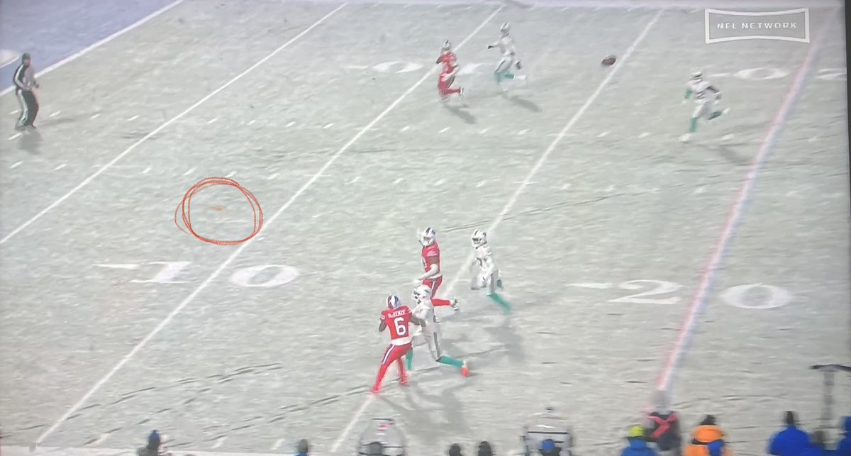 dwsfootball's tweet image. This is the precise moment where Kader made any physical contact with the receiver beyond five yards, and yet you can clearly see the flag already in the air. Absolute HORSESHIT, the flag was thrown in anticipation of contact! @Alf_Arteaga