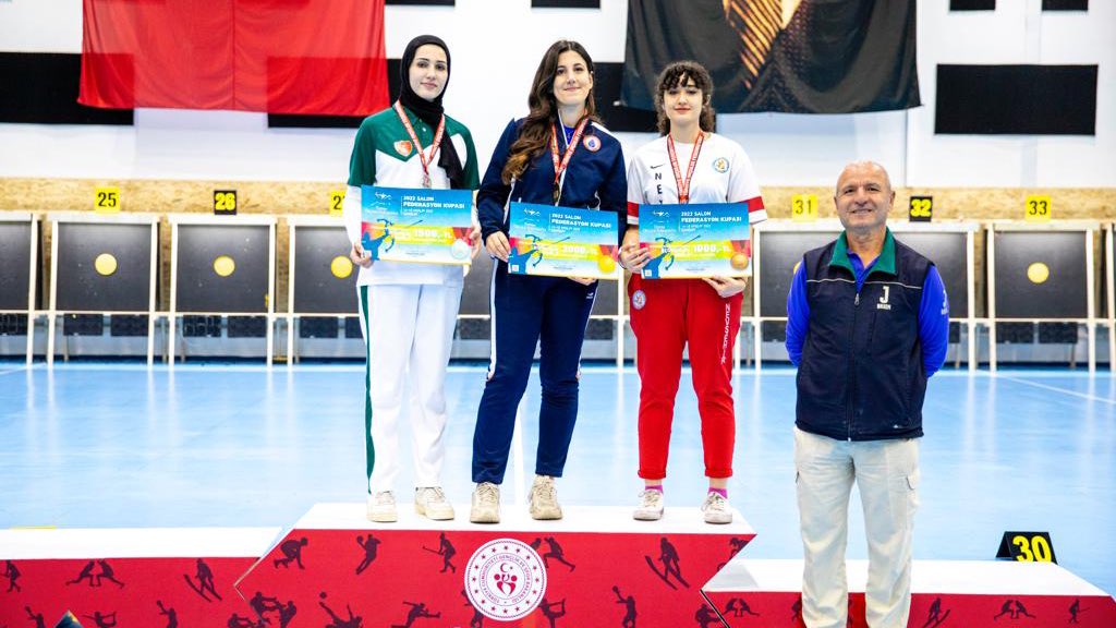 🏹Samsun’da düzenlenen Okçuluk Salon Türkiye Şampiyonası makaralı yay kategorisinde sporcumuz Yeşim Bostan Uçar, altın madalya kazandı.🥇👏👏