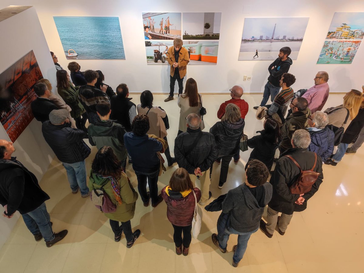 giner_juanjo's tweet photo. 🔥Vesprada de hooliganisme cultural a la República Popular de Bellreguard ✊🏾
Un goig compartir trinxera amb @JPalomaresPS i @CatervaT ❤️ https://t.co/UENazXS4VO