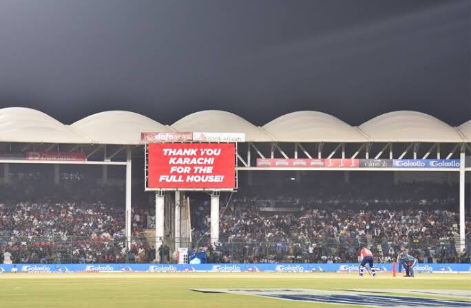 mujtabakaimkha2's tweet photo. for those dumbs who are saying that karachi waly didn’t came to stadium, this is a photo from recent t20 series played against england, NSK was jam packed in all 4 matches, aur jo ye keh rhy hain ky test dekhny ni aai , beta itny faarigh nhi ky dead rubber dekhny jaien #Karachi https://t.co/06TSFYPfbj