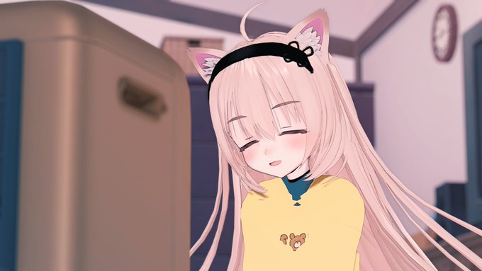 ファンヒーターの魔力に吸い寄せられるちびねこさん 