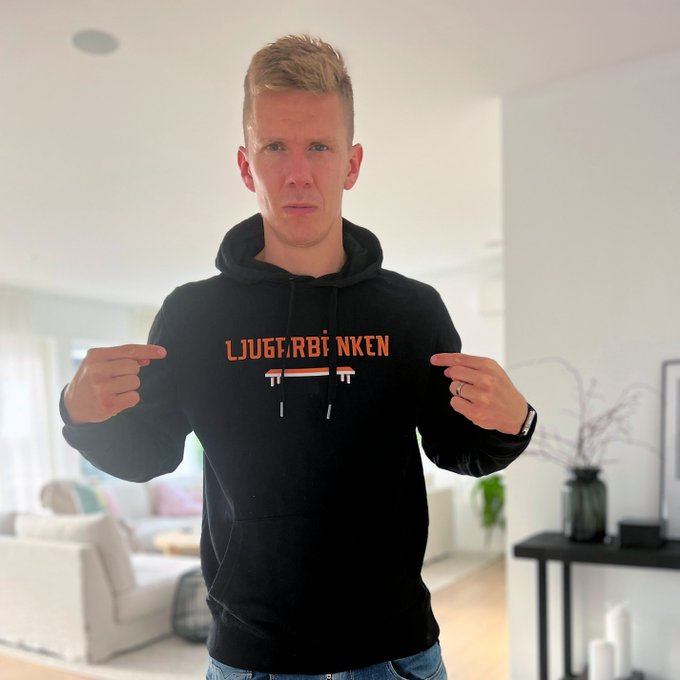 Finaltävling! 🏆

- Gilla, retweeta posten och följ oss. ⚽️

Vi lottar ut en hoodie OCH en tisha per mål i VM-finalen. 💥

+18 år gäller för vinst. Straffläggning räknas inte.