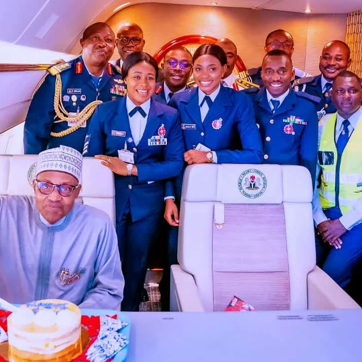 EffectyauriSani's tweet photo. IN PICS: Captains and crew members of the Nigerian Air Force (NAF 001) celebrating the President 80th birthday while on their way back to Nigeria after his successful participation in the US-Africa Leaders Summit, in Washington DC. #PMBAt80 https://t.co/RfcePAr2VU