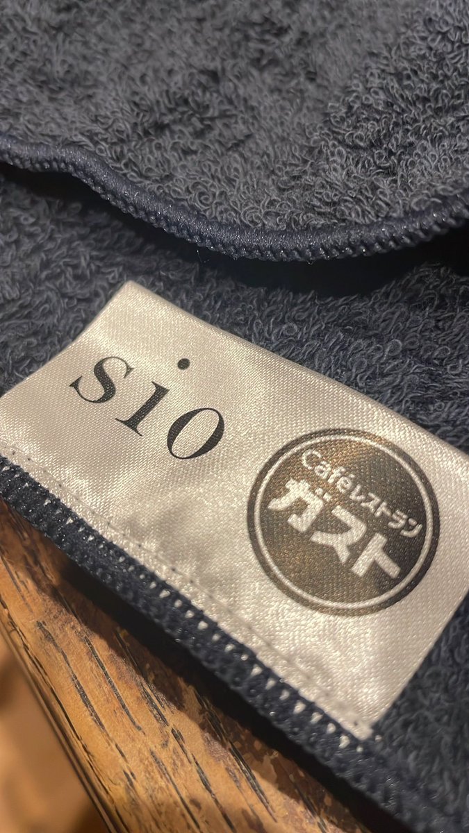 Hide58603830's tweet photo. 感動しに行ってきました！
卵がチュルっとズレちゃってるのもステキ❤️
おなかも心も満たされたぁ。小6の娘はフランスパン、ボクはライスをソースの海に浸して、満福！
#感動ハンバーグ https://t.co/G7Fkq5zFG2