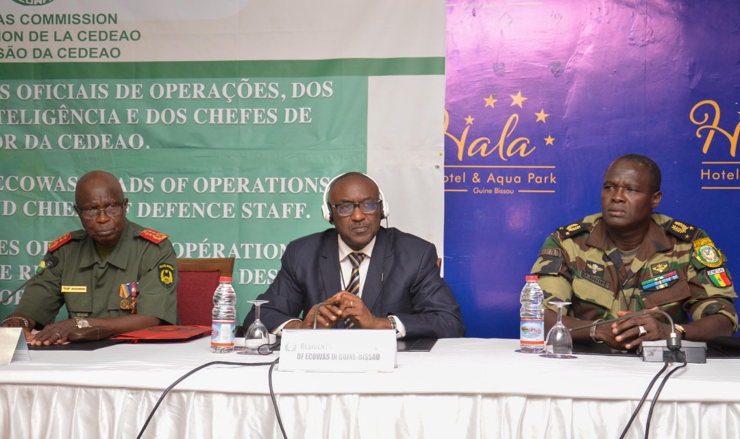ecowas_cedeao's tweet photo. ECOWAS Heads of Operations meet ahead of the Extraordinary Session of the Committee of Chiefs of Defence Staff in Bissau... https://t.co/598dyKJ7ix https://t.co/yC34Ab58on