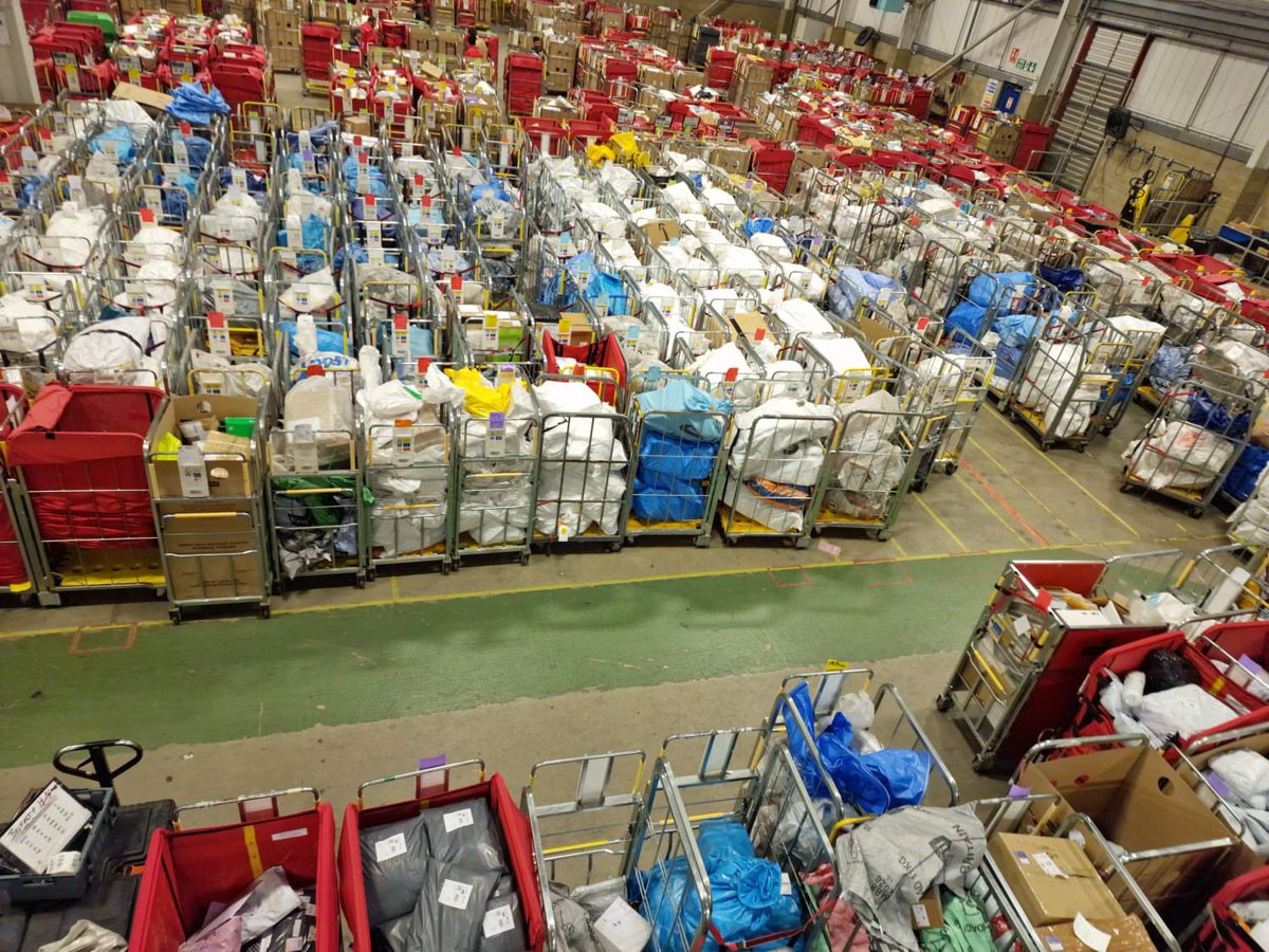 CWUnews's tweet image. Whilst Royal Mail boosts of a £1.7bn ‘war chest’ to destroy postal workers and the CWU here is the backlog across the UK. 

RT if rather than trying to destroy their own workforce you want Royal Mail to get back into talks and save Christmas. 

#StandByYourPost