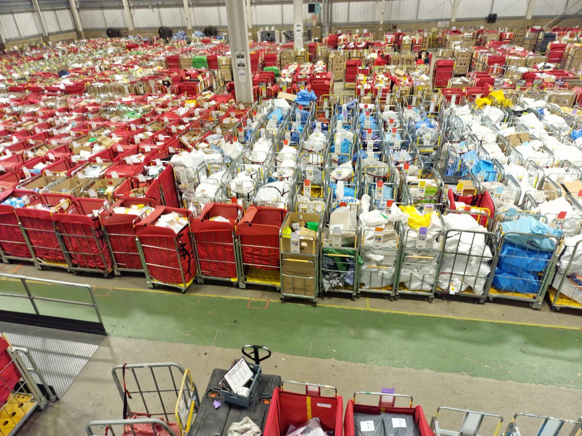 CWUnews's tweet image. Whilst Royal Mail boosts of a £1.7bn ‘war chest’ to destroy postal workers and the CWU here is the backlog across the UK. 

RT if rather than trying to destroy their own workforce you want Royal Mail to get back into talks and save Christmas. 

#StandByYourPost