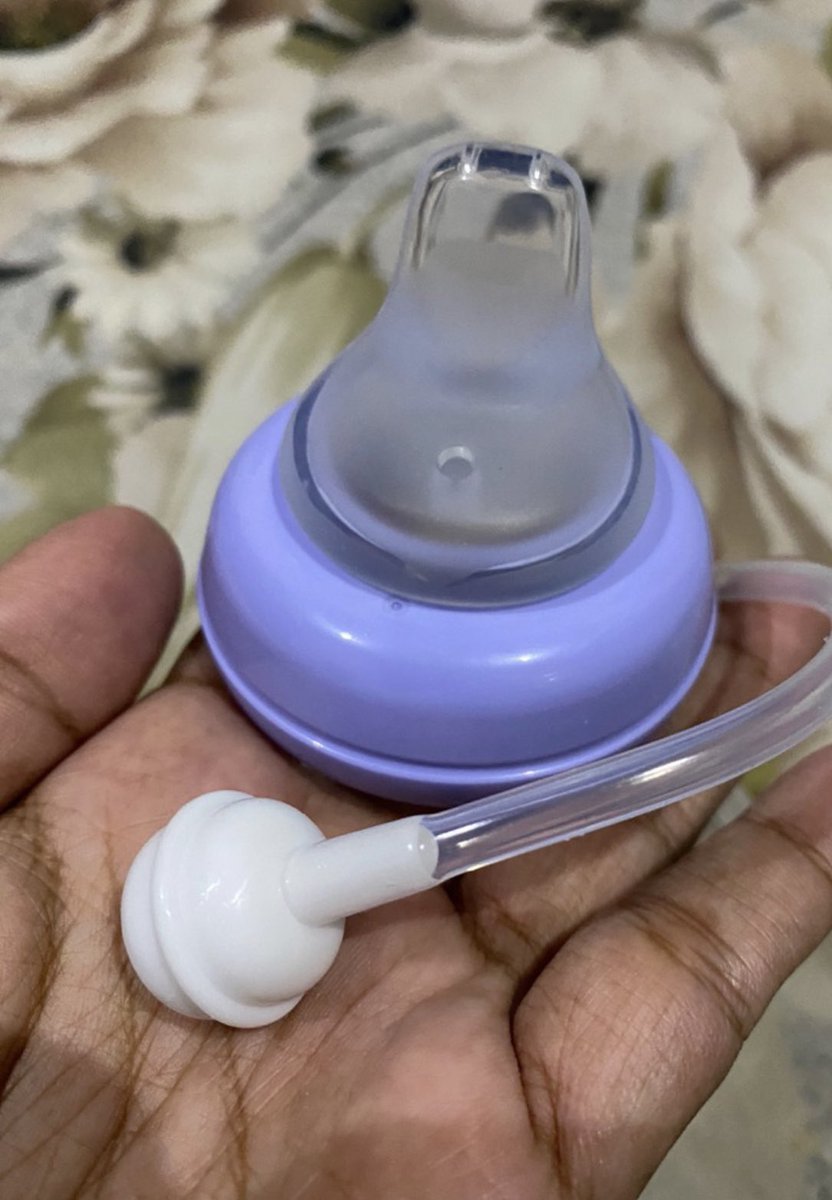 KashonMY's tweet photo. Mmg terbaik lah siapa yang cipta benda ni.

Baby tak tersedak dah lepas ni nak minum susu. Puting baby ni direka khas susu keluar apabila baby hisap je. Tak keluar laju mcm biasa. Mmg berkesan dan selamat digunakan untuk baby. https://t.co/WyMrY68hX5