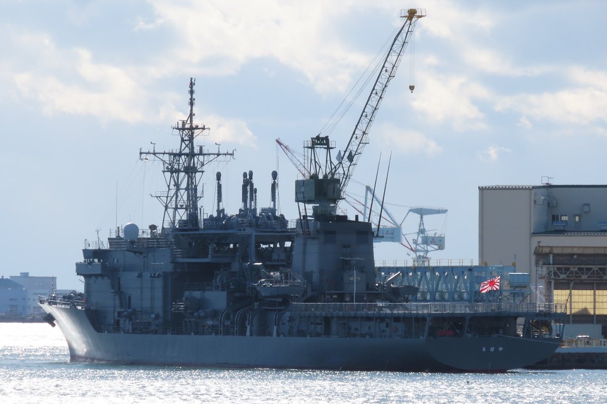 tadaRD's tweet photo. 潜水艦救難艦ちはや　#神戸港 https://t.co/J6ElX2l18R