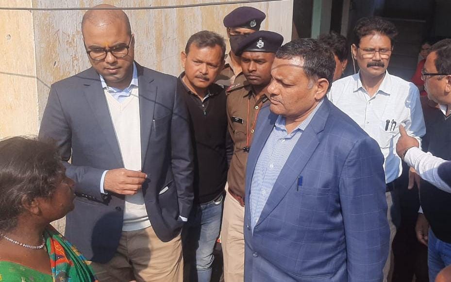 DDC Dhanbad (@ddcdhanbad) on Twitter photo рдзрдирдмрд╛рдж, рдмреЗрд▓рдЧрдврд╝рд┐рдпрд╛ рдкрд╣реБрдВрдЪреЗ рдХреЛрд▓ рд╕рдЪрд┐рд╡ рд╢реНрд░реА рдЕрдореГрдд рд▓рд╛рд▓ рдореАрдгрд╛, рдиреЗ рд╕реНрдерд╛рдиреАрдп рд▓реЛрдЧреЛрдВ рд╕реЗ рдкреВрдЫрд╛ рдЙрдирдХрд╛ рд╣рд╛рд▓, рдЬрд╛рдиреА рд╕рдорд╕реНрдпрд╛рдПрдВ,
рд╕рд╛рде рд╣реА рдЙрдирдХреЗ рдирд┐рд░рд╛рдХрд░рдг рдХреЗ рд▓рд┐рдП рд╕рдХрд╛рд░рд╛рддреНрдордХ рдкрд╣рд▓ рдХрд░рдиреЗ рдХреА рдмрд╛рддреЗрдВ рдХрд╣реАрдВ l рдзрдирдмрд╛рдж, рдмреЗрд▓рдЧрдврд╝рд┐рдпрд╛ рдкрд╣реБрдВрдЪреЗ рдХреЛрд▓ рд╕рдЪрд┐рд╡ рд╢реНрд░реА рдЕрдореГрдд рд▓рд╛рд▓ рдореАрдгрд╛, рдиреЗ рд╕реНрдерд╛рдиреАрдп рд▓реЛрдЧреЛрдВ рд╕реЗ рдкреВрдЫрд╛ рдЙрдирдХрд╛ рд╣рд╛рд▓, рдЬрд╛рдиреА рд╕рдорд╕реНрдпрд╛рдПрдВ,
рд╕рд╛рде рд╣реА рдЙрдирдХреЗ рдирд┐рд░рд╛рдХрд░рдг рдХреЗ рд▓рд┐рдП рд╕рдХрд╛рд░рд╛рддреНрдордХ рдкрд╣рд▓ рдХрд░рдиреЗ рдХреА рдмрд╛рддреЗрдВ рдХрд╣реАрдВ l