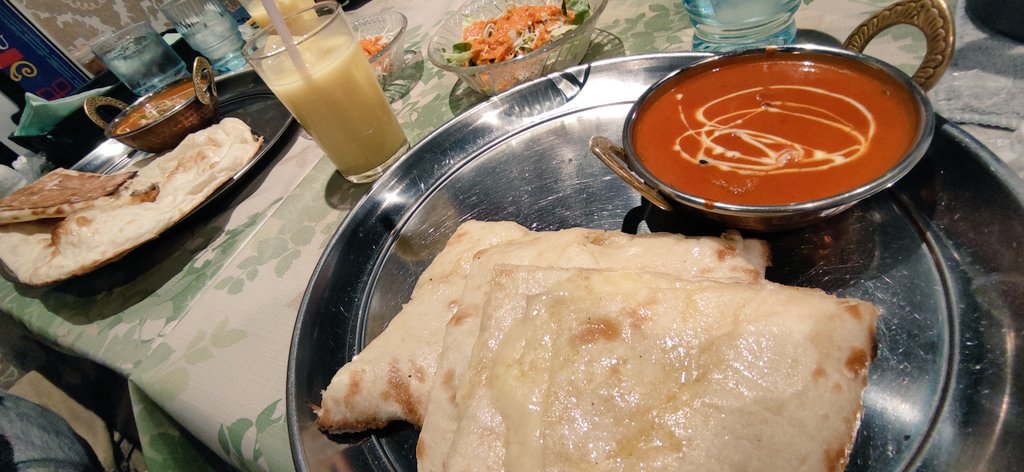 inkare_ut's tweet photo. 〜本日の活動報告〜
日吉駅近くの｢インド&amp;アジアン料理 サンビ｣にお邪魔してきました！
バターチキンカレーとチーズナンの組み合わせが効いており、かなり美味しかったです🙌
ランチ帯はナンのおかわりが無料になるので、お腹を十分に空かせてから行ってみてはいかかでしょうか〜 https://t.co/SejeGO8YQ8