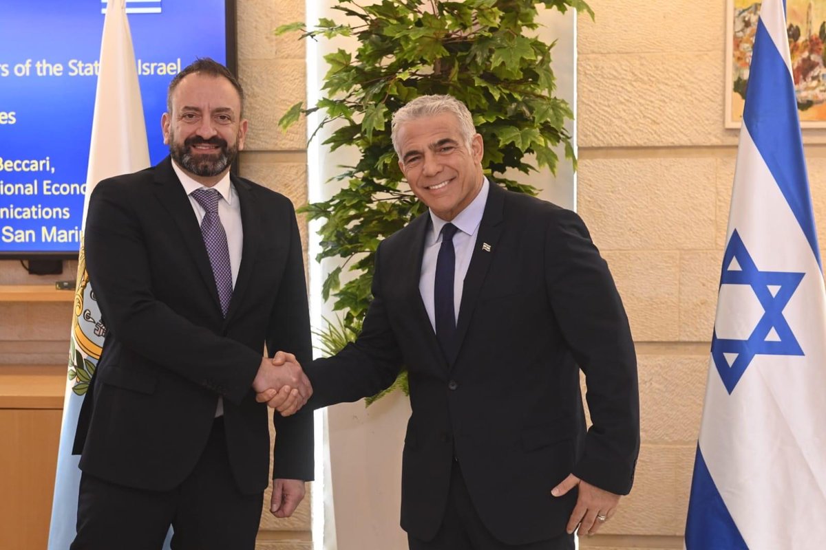 ConsolatoRsmUK's tweet image. Consul@bragagnimba San Marino wishes Happy Hannukkah! Commemorating the recovery of Jerusalem and subsequent rededication of the Second Temple at the beginning of the Maccabean revolt against the Seleucid 2nd century BCE.  @Israel @IsraeliPM @IsraelMFA @TimesofIsrael @eShareLife