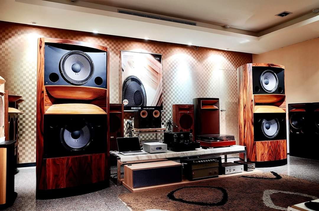 elesorca's tweet photo. #LALS Audio Classical 152 horn speaker... https://t.co/vpk3qjg9zV

— Bernard Žvokelj (@Berny2876) Dec 18, 2022