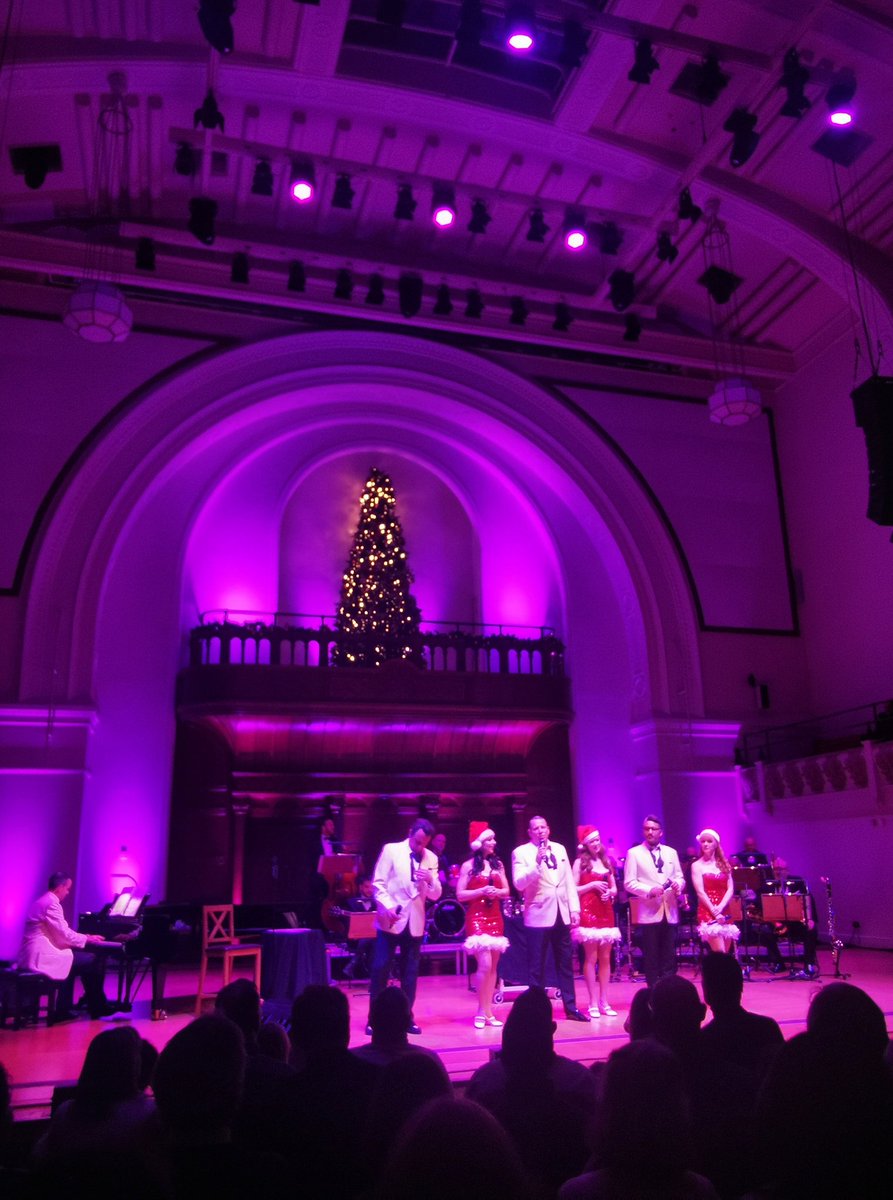 When you bring your cheeky pack to see on stage the Rat Pack🐀❣️ The coolest party in town, drifting back in time, soaking the glam & bubbles, Vegas coming to London via Frank, Sam & Dean 🎄❣️ @cadoganhall @Theratpackshow #ratpackatchristmas #cadoganhall #PressInvite #XMAS2022