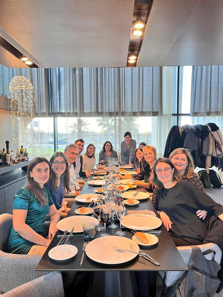 HematICO_Hosp's tweet photo. Finalmente volviendo a celebrar las fiestas en persona!
😍😍😍🎄🎈🎉🎇
Fantástico reincontrarse y conocer a los nuevos que se han unido al @ICO_oncologia @idibell_cat @HHospitalet #hematologia

Felices fiestas!#2022 #2023 https://t.co/To7NTqre4P
