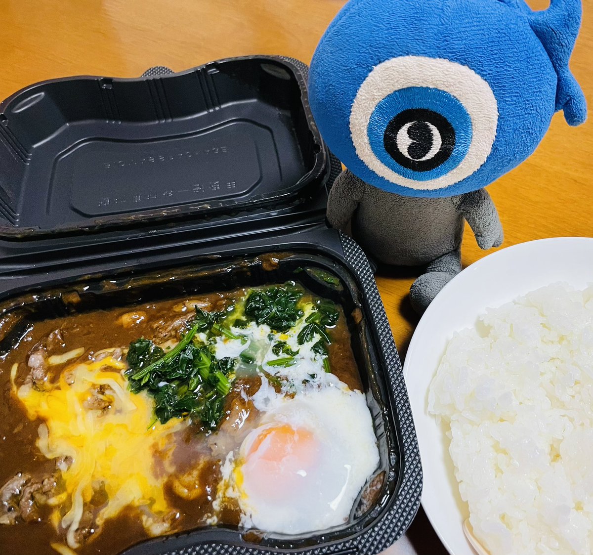 nazar_kcr's tweet photo. 白浜のイベントでカレーを買ってきました🧿🍛🎶
#美味しい #skykitchen #スカイキッチン #熊野牛 #熊野牛カレー #美味しい #和歌山県 #ゆるキャラ #トッピングし過ぎな目玉 #白浜や田辺を中心にキッチンカーで販売中 #完食 https://t.co/RnppquwR9j