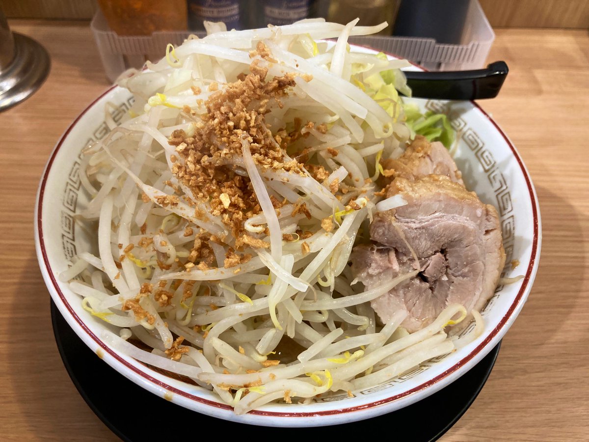 はい🙂 夕方に食べたラーメン 🍜🥚🧄🧄🥬🥬㊙️ トッピングのうずらを 忘れられていましたよ😢 後から別皿で来ましたけどね🤘🥺