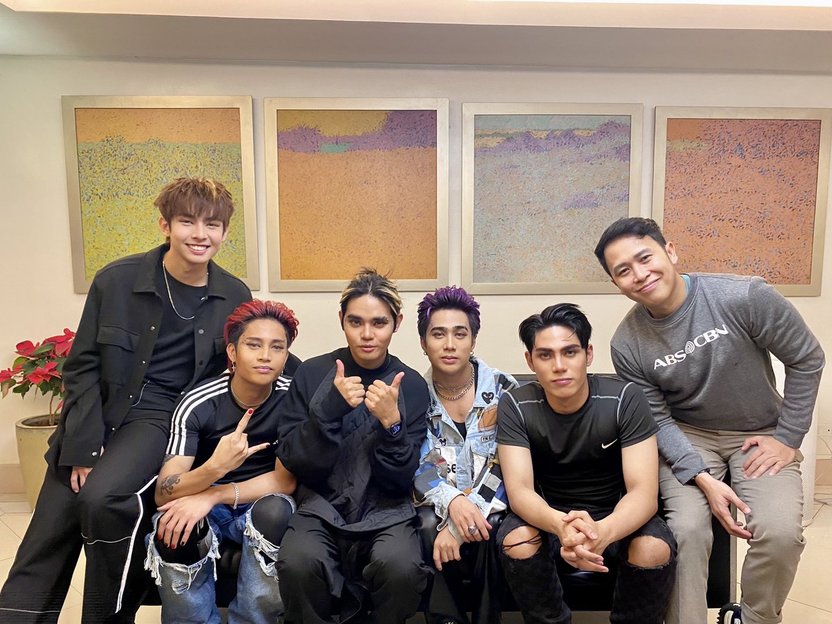 mjfelipe's tweet photo. Backstage moments and interview with @SB19Official Pablo, Ken, Justin, Josh and Stell before the start of their homecoming concert. 2023 is looking extra fun for the boys! https://t.co/jqe2xvl3pi