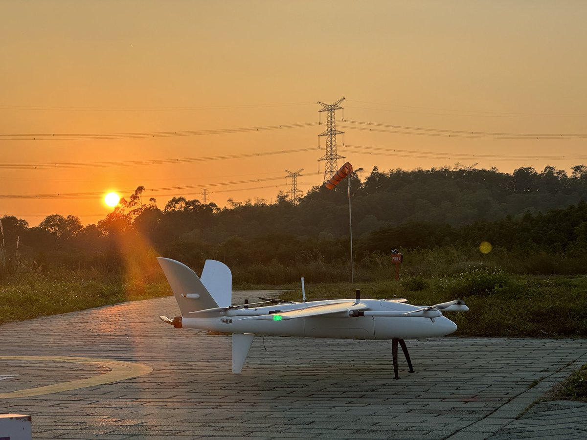 LINLINTAO2's tweet photo. Happy fly day.
Waiting fly in the sunset.
#drone #yangda #skywhale #payload #vtol #survey #mapping #surveillance #aerial #sunset https://t.co/raXOYFUmF5