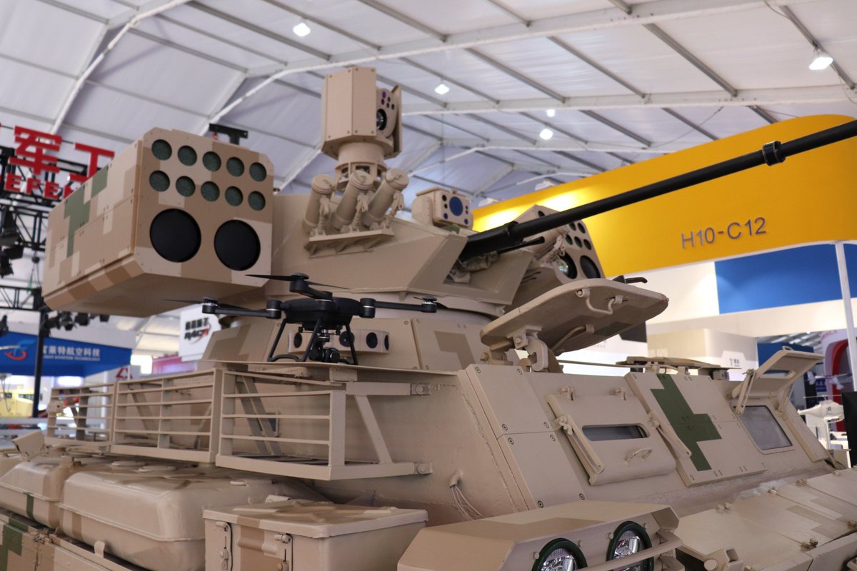 TRUFAULT's tweet photo. El armamento es variado y generoso, pues monta:
- 1 cañón de 30mm
- 1 ametralladora de 7,62mm
- 6 lanzagranadas de   proximidad.
- 4🚀 antitanque QN-502C
- 20🚀 polivalentes del tipo QN-201DD
- 4🚀 de crucero S-507
🇨🇳
#China #Tanks #Tanka #MilitaryClassified #Pics #Soldier #Wars https://t.co/EoNnUKunua