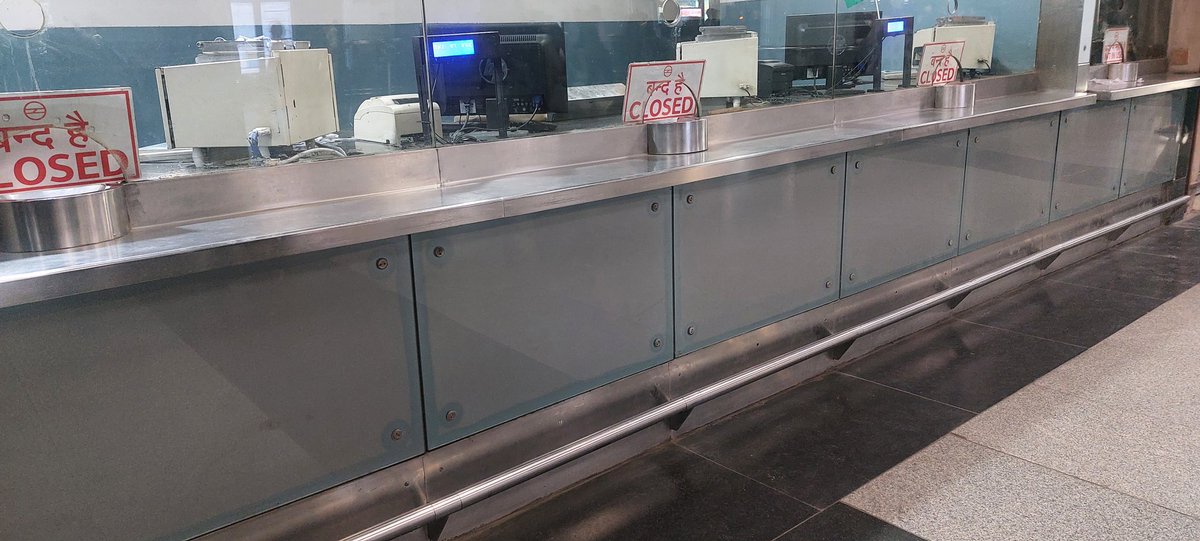 yuth4devlopment's tweet photo. Long queen at #RajivChokMetrostation Out of 6 ticket counters only 2 is operational and rest manpower is Just chilling out. Its must be taken seriously. Service experience for travels are pathetic.  @OfficialDMRC @AshwiniVaishnaw @LtGovDelhi https://t.co/B2OKzWy1A8