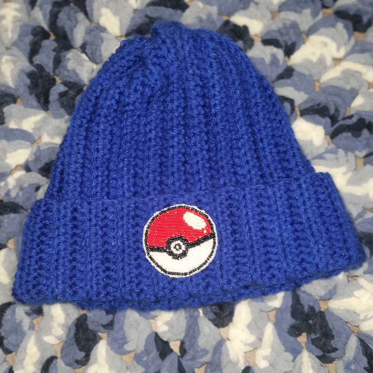 FElite17's tweet photo. Beaded pokeball on crocheted toque 🔥  Handmade 💯
#beading #crochet #pokemon #pokeball #pokemongo https://t.co/sDfPMYl9S6