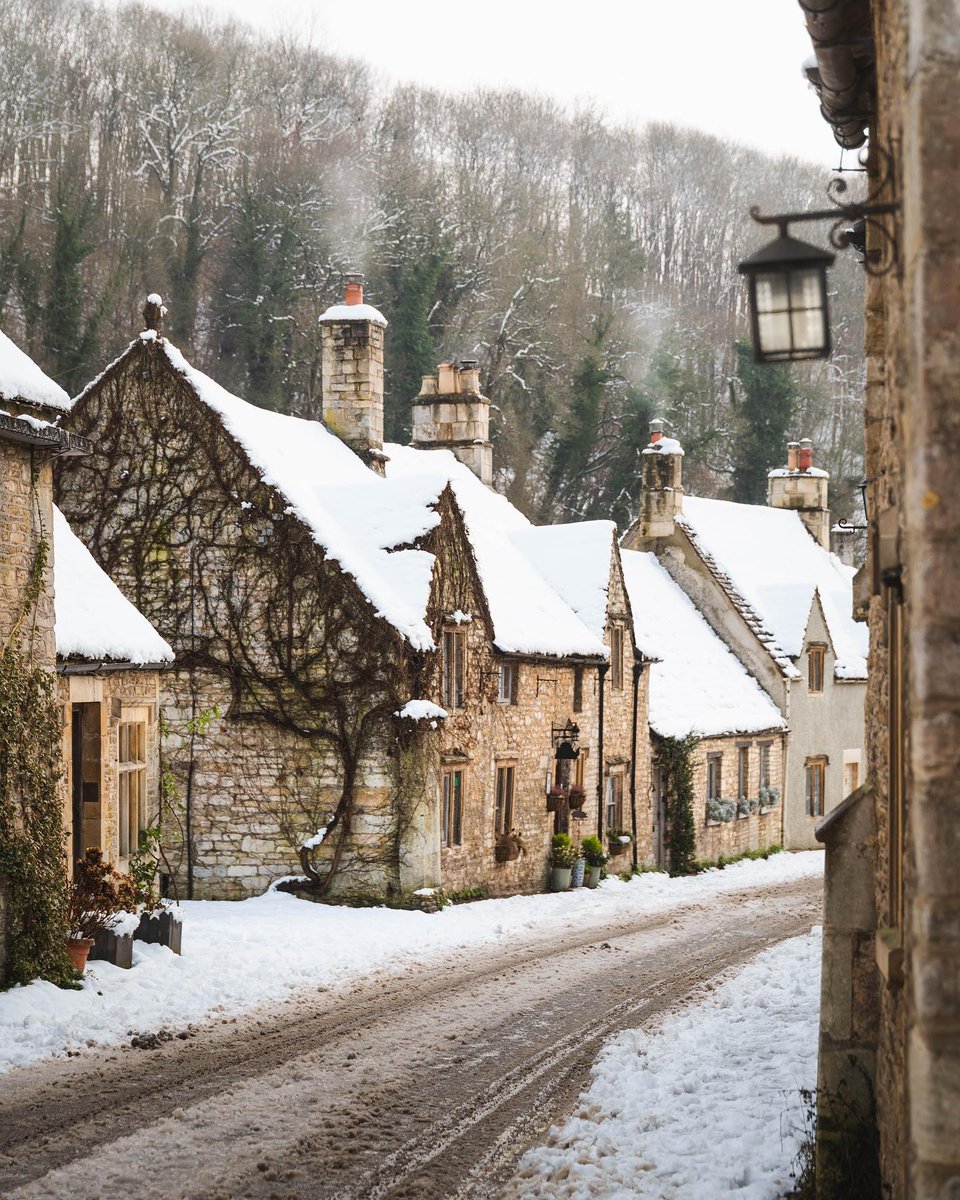Perfect for this year's Christmas cards. 🥰🎄

Just when you thought Castle Combe couldn't get any more pretty, it snows! 😍

📸 jameslloydcole (IG)

#visitthecotswolds #thecotswolds #cotswolds #cotswold #travel #uk #visituk #christmas #snow #castlecombe #village